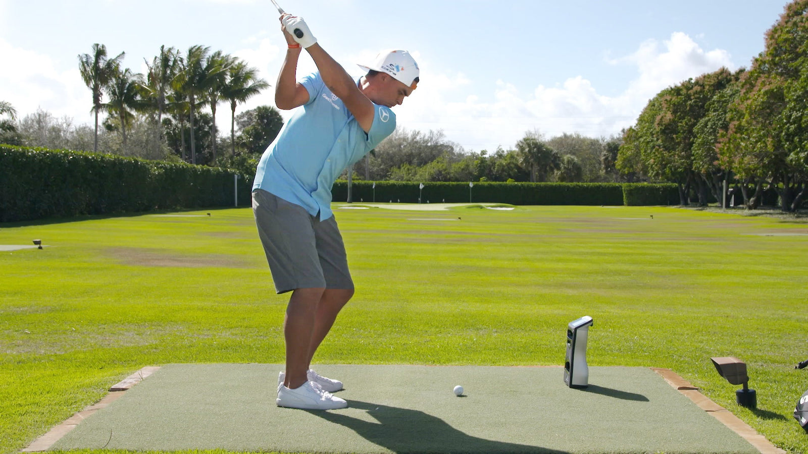 Official use photo of a golfer and Foresight GCQuad launch monitor in a professional practice setting